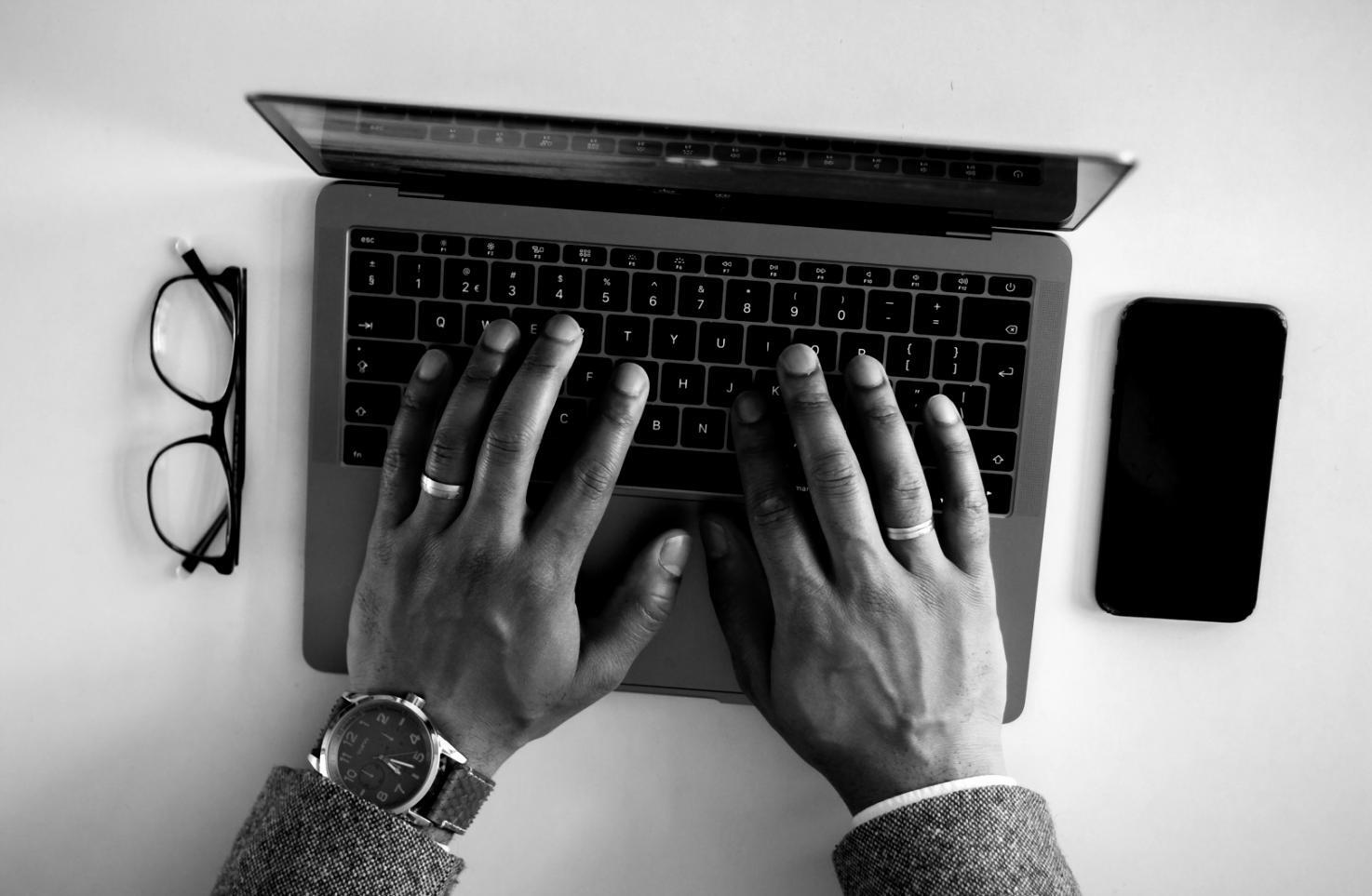 Ambiente tranquillo per la meditazione mattutina con luce naturale